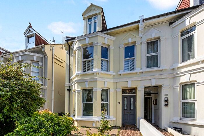 1 Bedroom Flat For Sale In Westbourne Gardens, Hove, BN3