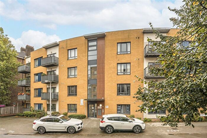 3 Bedroom Flat To Rent In Little Cottage Place, Greenwich, London, SE10