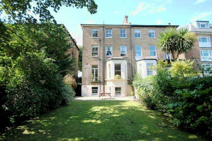 2 Bedroom Property To Rent In Maple Road, Surbiton, Surrey, KT6