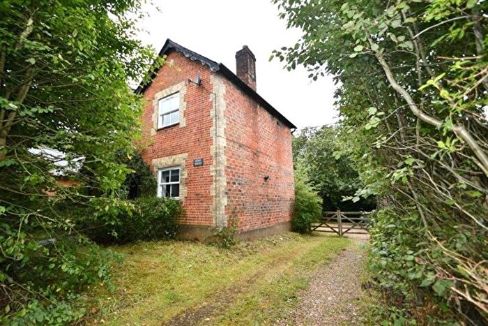 3 Bedroom Property For Sale In Petersfield Road, Greatham, Liss, GU33