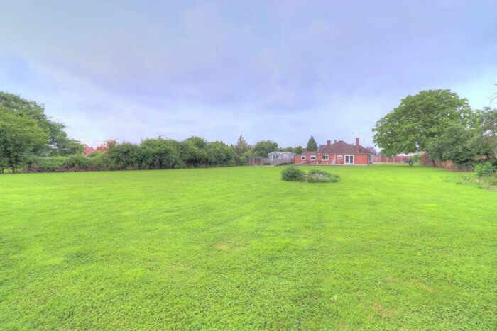 4 Bedroom Bungalow For Sale In Hall Road, Walpole Highway, PE14