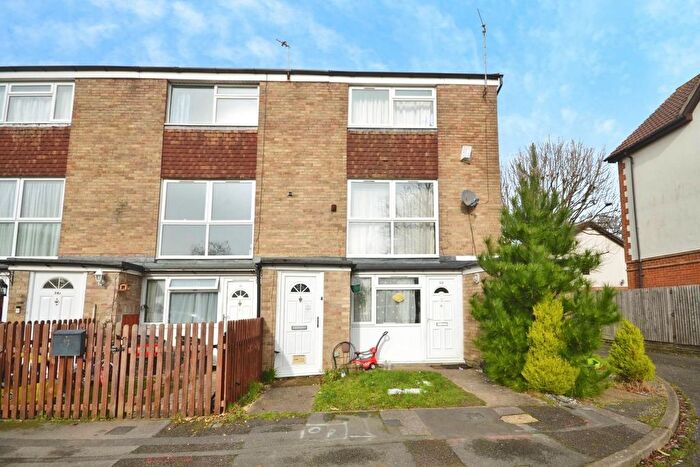 2 Bedroom Maisonette For Sale In Whitley Wood Road, Reading, RG2