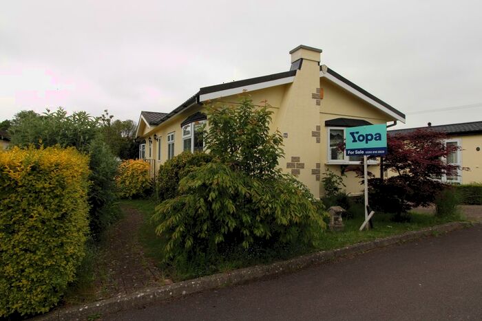 3 Bedroom Park Home For Sale In Almond Drive, Chieveley, Newbury, RG20