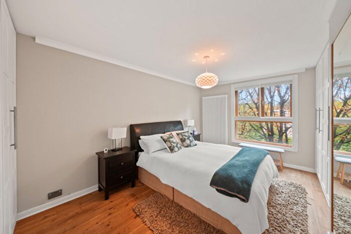 2 Bedroom Flat To Rent In Gipsy Lane, London, SW15