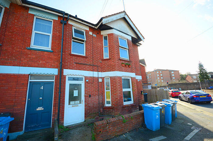 1 Bedroom Flat For Sale In Princess Road, Poole, Dorset, BH12