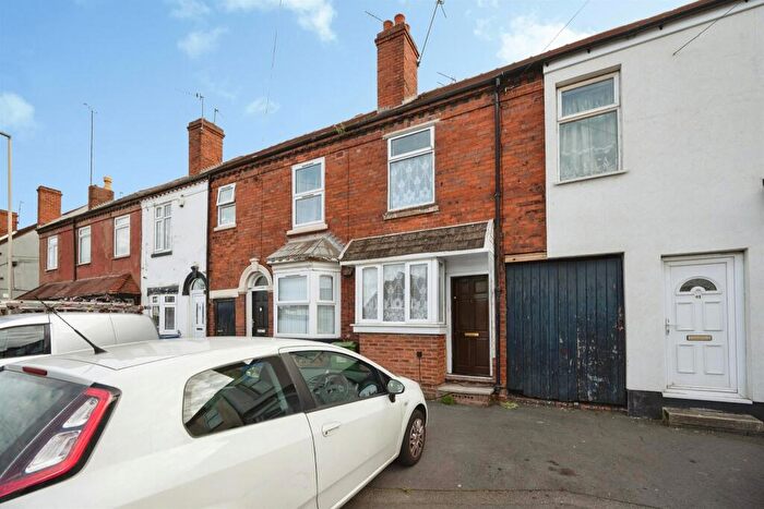 2 Bedroom Terraced House For Sale In Cinder Bank, Dudley, DY2
