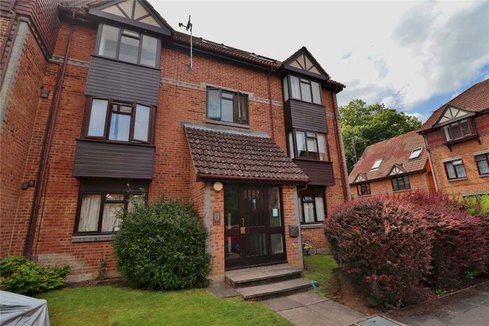 1 Bedroom Apartment To Rent In Woking, GU22