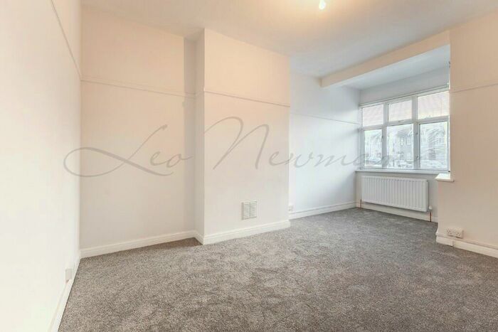 2 Bedroom Flat To Rent In Lodge Court, High Street, Hornchurch, London, RM12