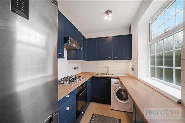 2 Bedroom Flat For Sale In Kings Close, Hendon, NW4
