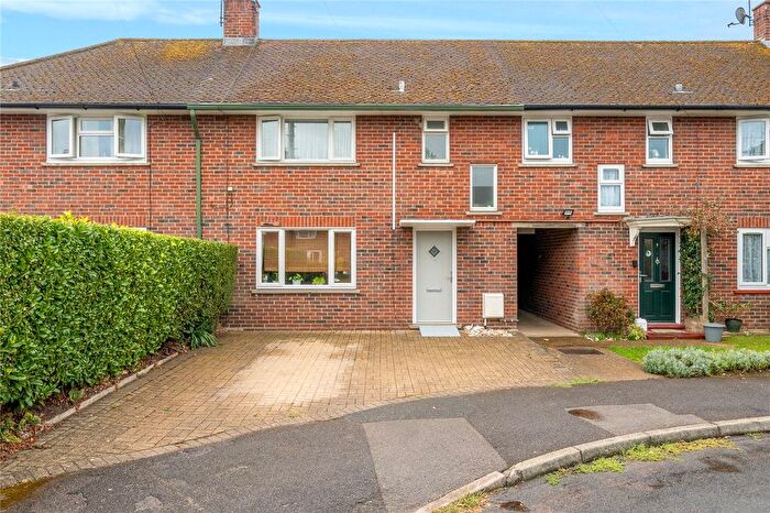 2 Bedroom Detached House For Sale In Oakdene, Chobham, GU24