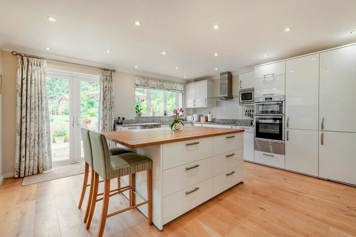 5 Bedroom Detached House For Sale In Meadway, Harpenden, Hertfordshire, AL5