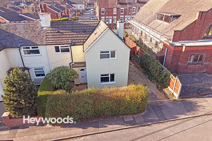 3 Bedroom Semi Detached House For Sale In Grosvenor Place, Newcastle, ST5