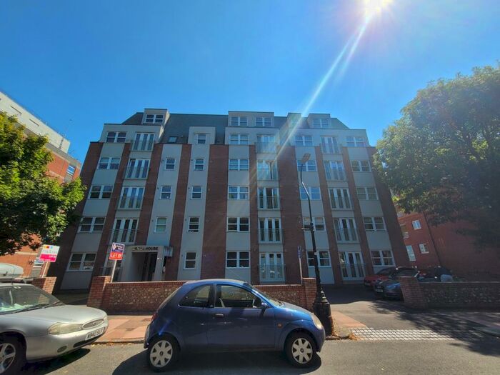 1 Bedroom Flat To Rent In St. Leonards Road, Eastbourne, BN21
