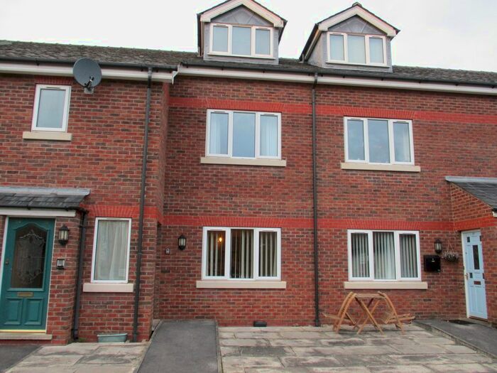 2 Bedroom Flat To Rent In Flixton Road, Urmston, M41