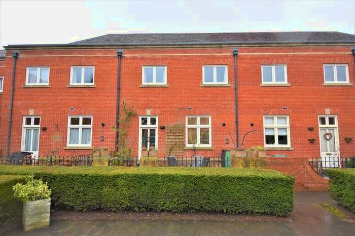 3 Bedroom Mews House For Sale In Carnarvon Court, Bretby, Burton-on-trent, DE15
