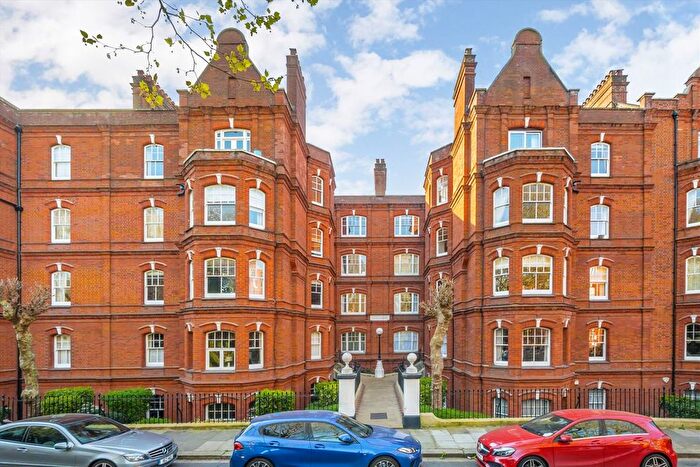 3 Bedroom Flat For Sale In Queen's Club Gardens, West Kensington, W14