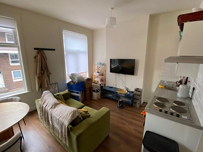 2 Bedroom Flat To Rent In Hornsey Road, Finsbury Park London, N19