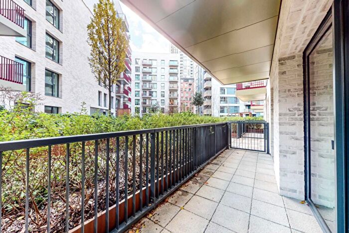 3 Bedroom Apartment To Rent In Parkside, SE17