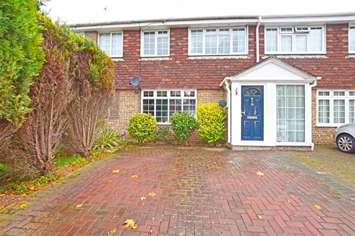 3 Bedroom Terraced House For Sale In Ploughmans Way, Rainham, Gillingham, ME8