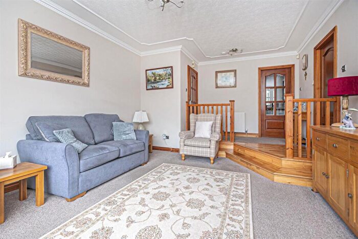2 Bedroom Detached Bungalow For Sale In Queen Margaret Fauld, Dunfermline, KY12