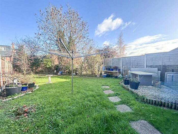 2 Bedroom Flat For Sale In St Marys Avenue, Bletchley, MK3