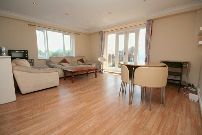 2 Bedroom Flat To Rent In Quayside Court, London, SE16