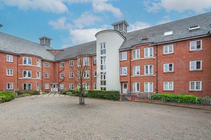 2 Bedroom Apartment For Sale In Quakers Court, Abingdon, OX14