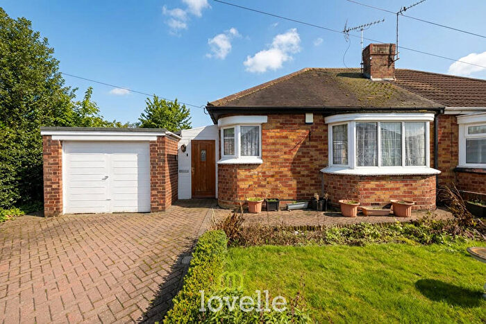 2 Bedroom Semi-Detached Bungalow For Sale In Crowland Avenue, Grimsby, DN34