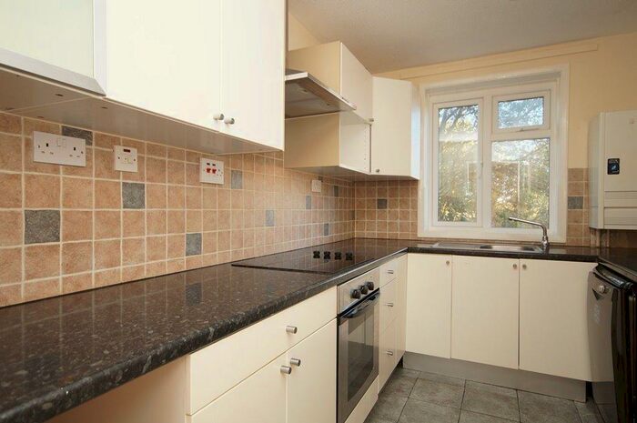 2 Bedroom Maisonette To Rent In Henderson Way, Horsham, RH12