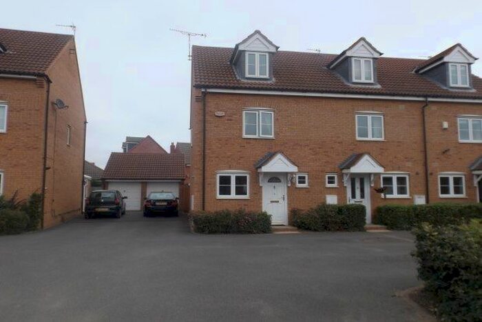 3 Bedroom Town House To Rent In Cawston, Rugby, CV22