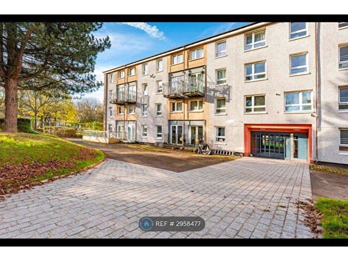 2 Bedroom Maisonette To Rent In Hallside Place, Glasgow, G5