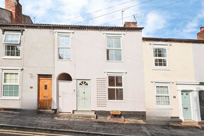 3 Bedroom Terraced House For Sale In Park Street, Stourbridge, DY8