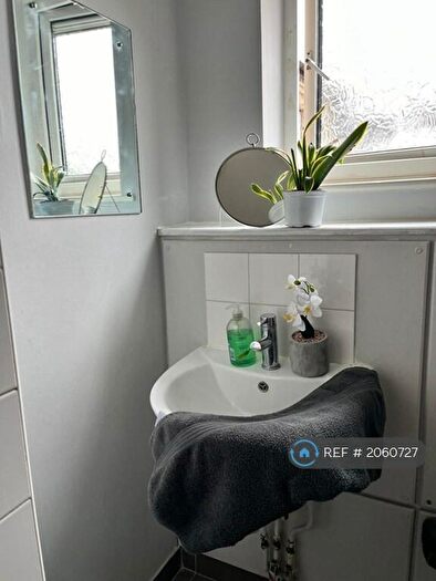 Studio To Rent In London, London, NW10