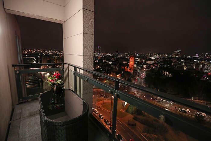 2 Bedroom Penthouse To Rent In Crown Point Road, Leeds, LS9