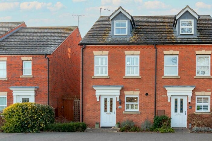 3 Bedroom Town House For Sale In Wellesbourne Road, Barford, CV35