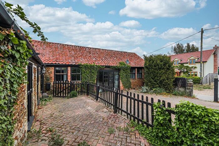 3 Bedroom Barn Conversion For Sale In Chain Free In Pentney, PE32