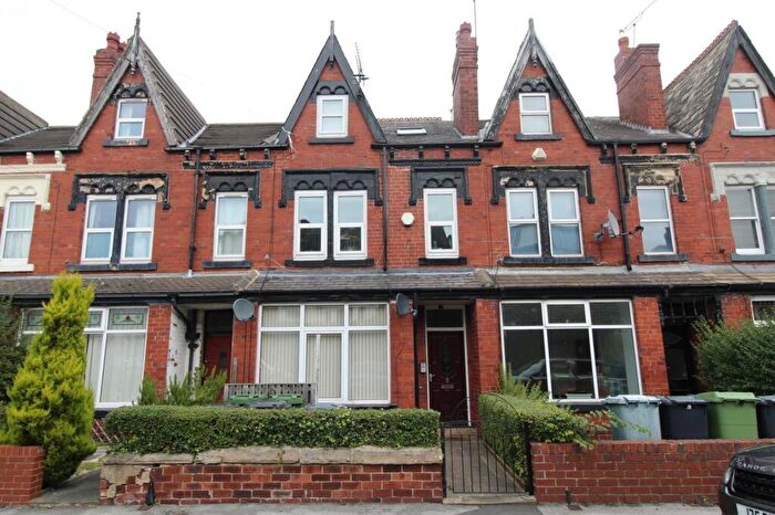 1 Bedroom Apartment To Rent In Roman Grove, Leeds, LS8