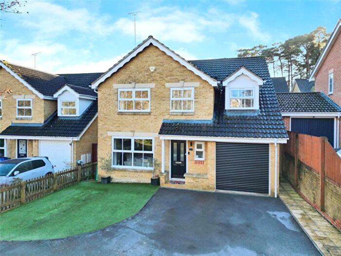 5 Bedroom Detached House For Sale In Queens Ride, Crowthorne, Berkshire, RG45