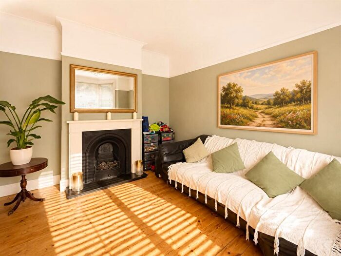 3 Bedroom Semi-Detached House For Sale In Havering Road, Romford, RM1