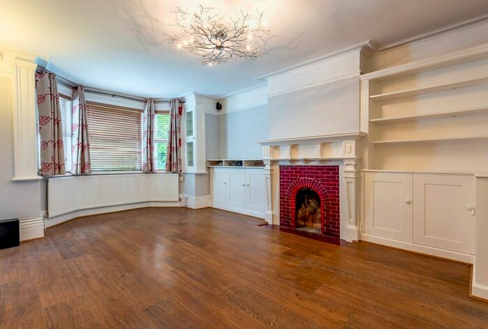 2 Bedroom Flat To Rent In The Grove, London, W5