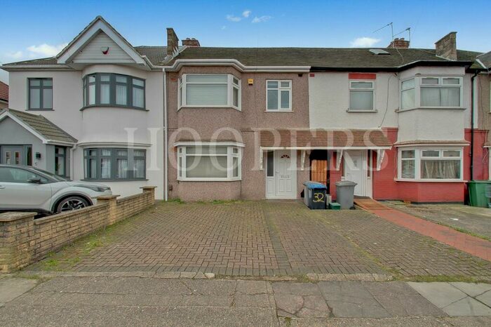 3 Bedroom House To Rent In Lewis Crescent, London, NW10