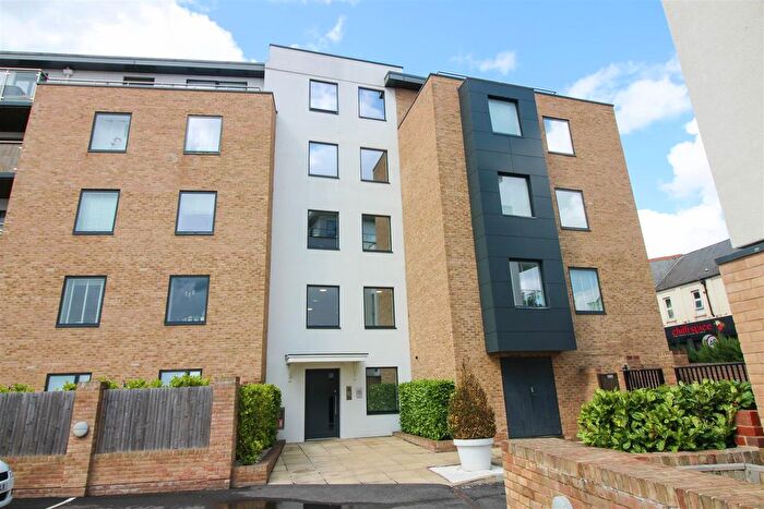 2 Bedroom Flat To Rent In Belgravia Mansions, Frimley Road, Camberley, GU15