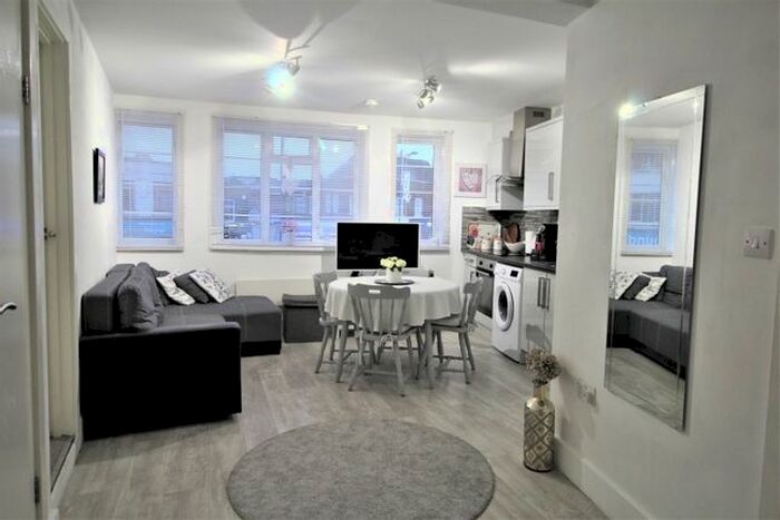 1 Bedroom Flat To Rent In Bellegrove Road, Welling, DA16