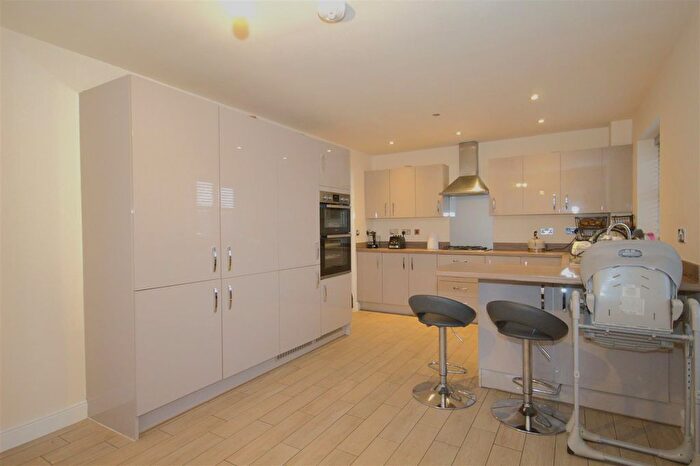 4 Bedroom Detached House For Sale In Wheldon Road, Castleford, WF10