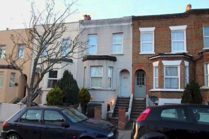 1 Bedroom Flat To Rent In Moffat Road, Surrey, CR7