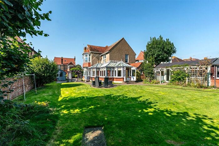 4 Bedroom Detached House For Sale In Cissbury Road, Worthing, West Sussex, BN14