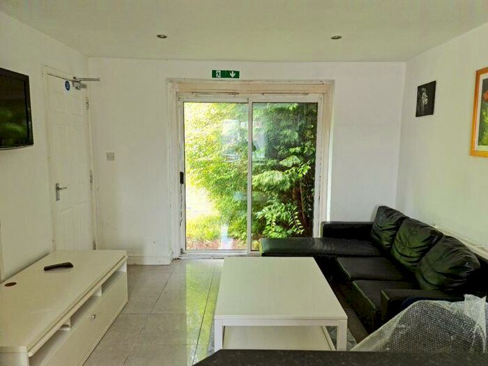 6 Bedroom Town House To Rent In Rebecca Drive, Selly Oak, Birmingham, B29