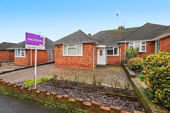 3 Bedroom Semi Detached Bungalow For Sale In Chalky Bank Road, Rainham, ME8