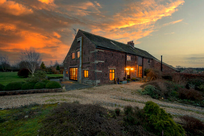 5 Bedroom Barn Conversion For Sale In Old Hall Barn Old Hall Lane, Stockport, SK7