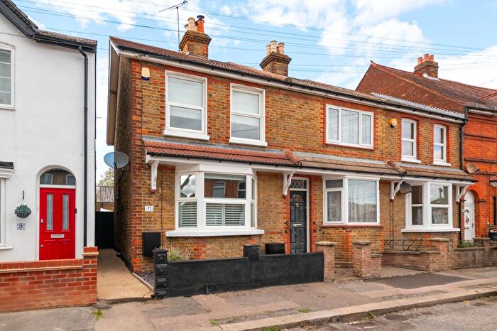 2 Bedroom End Of Terrace House For Sale In Lyndale Road, Redhill, RH1